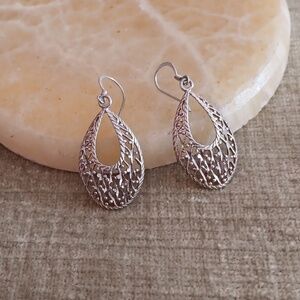 Delicate 925 Sterling Silver Cut Out Tear Drop Dangle Earrings